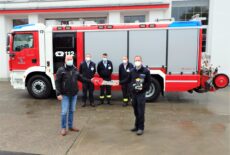 Rosenbauer und SCHMITT Feuerwehtechnik übergeben Schlüssel an die Verbandsgemeinde Höhr-Grenzhausen. Übergeben wird das Fahrzeug HLF 20 AT von Rosenbauer.