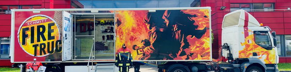 SCHMITT Firetruck unterwegs in Rheinland-Pfalz, Nordrhein Westfalen, Hessen und im Saarland mit Profi-Equipment für Feuerwehren