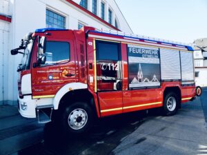 Hilfeleistungslöschfahrzeug von Rosenbauer, beladen von SCHMITT. Seitenansicht