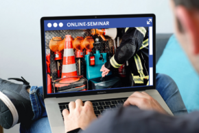 Feuerwehr nimmt an Seminar zu Einsatzstellenhygiene nach Brandeinsatz teil